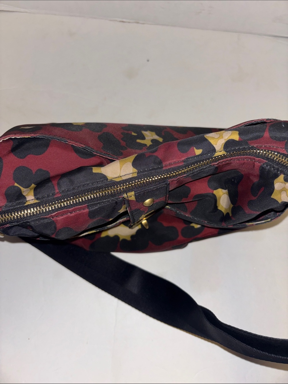 BAGGALLINI BRAND NYLON BAG MAROON BLACK TAN CAMOUFLAGE PATTERN GOLD HARDWARE - Picture 7 of 15